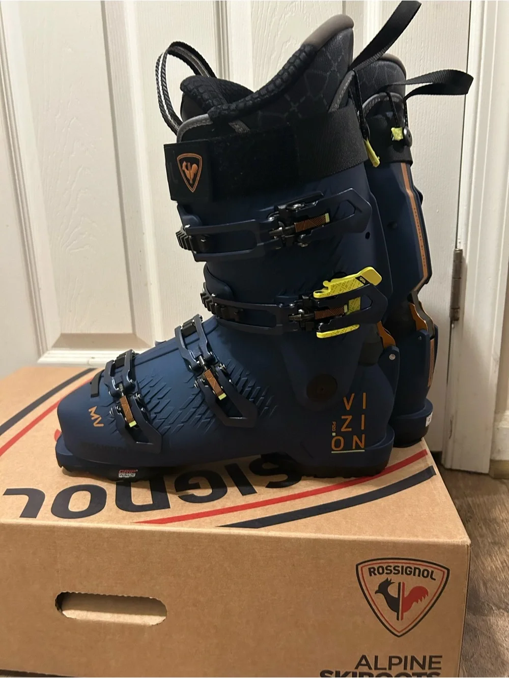 Rossignol Vizion 4B 120 MV GW Mens Size 27.5 Ski Boots NEW 25/26